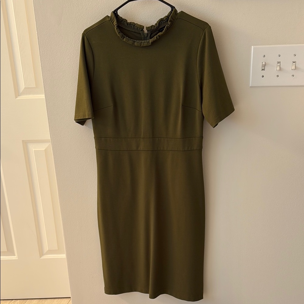 Green Sheath Midi Dress with Mock Neck and Short Sleeves